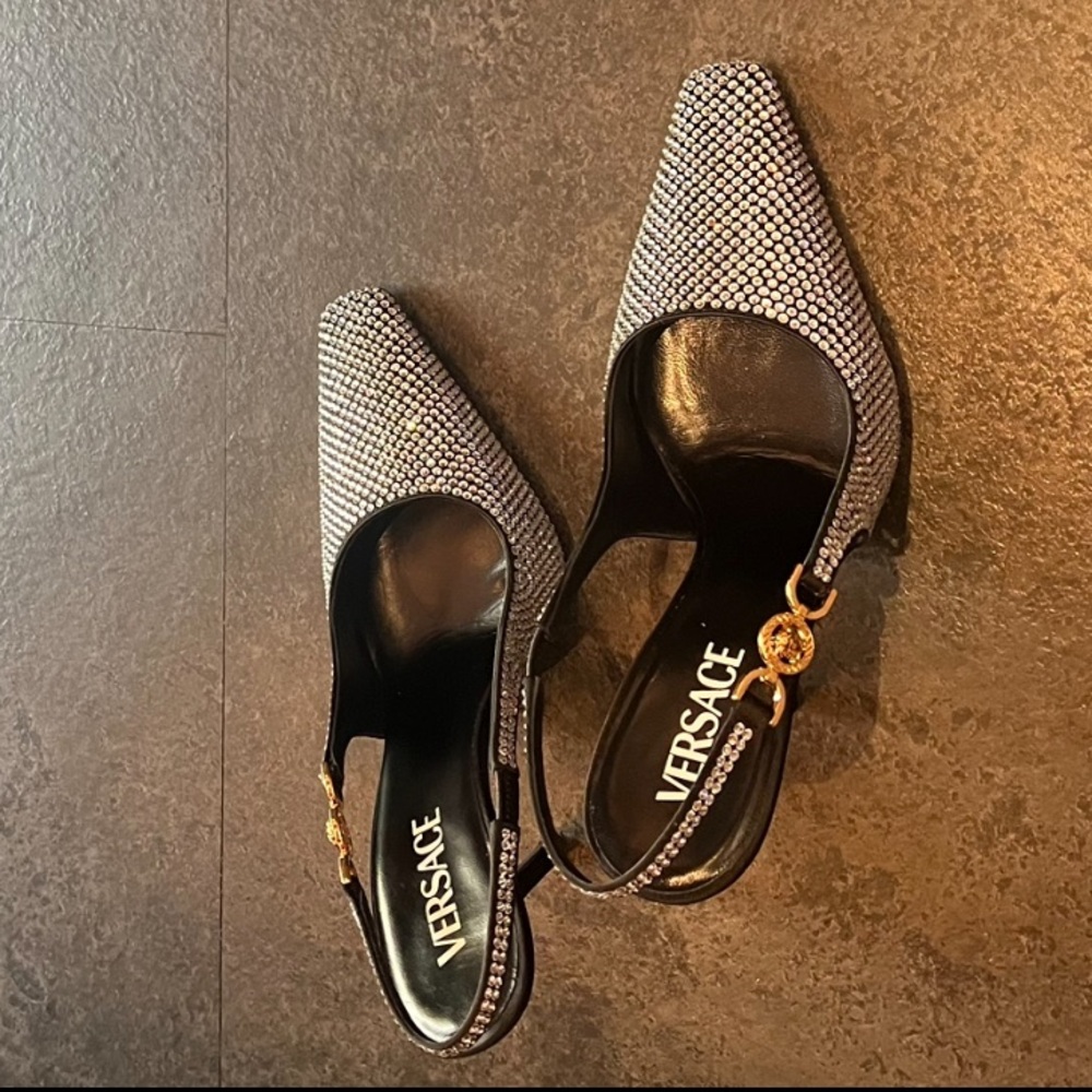 Versace Heels Size 38.5 🩷
